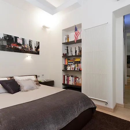 Urbana Apartment