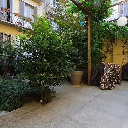 Urbana Apartment *