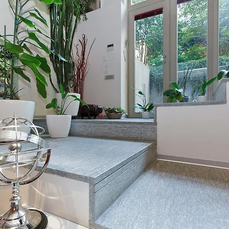 Urbana Apartment *